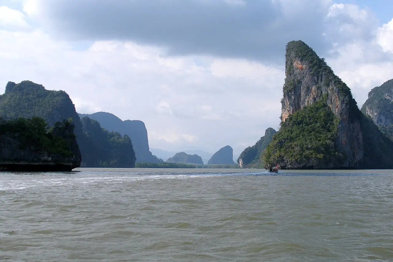 Kalkstenslandskap i Phang Nga-bukten