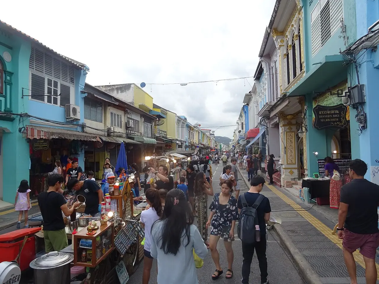 Phuket Weekend Market på Thalang Road